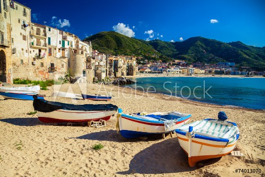 Bild på Old beach in Cefalu with fishing boats